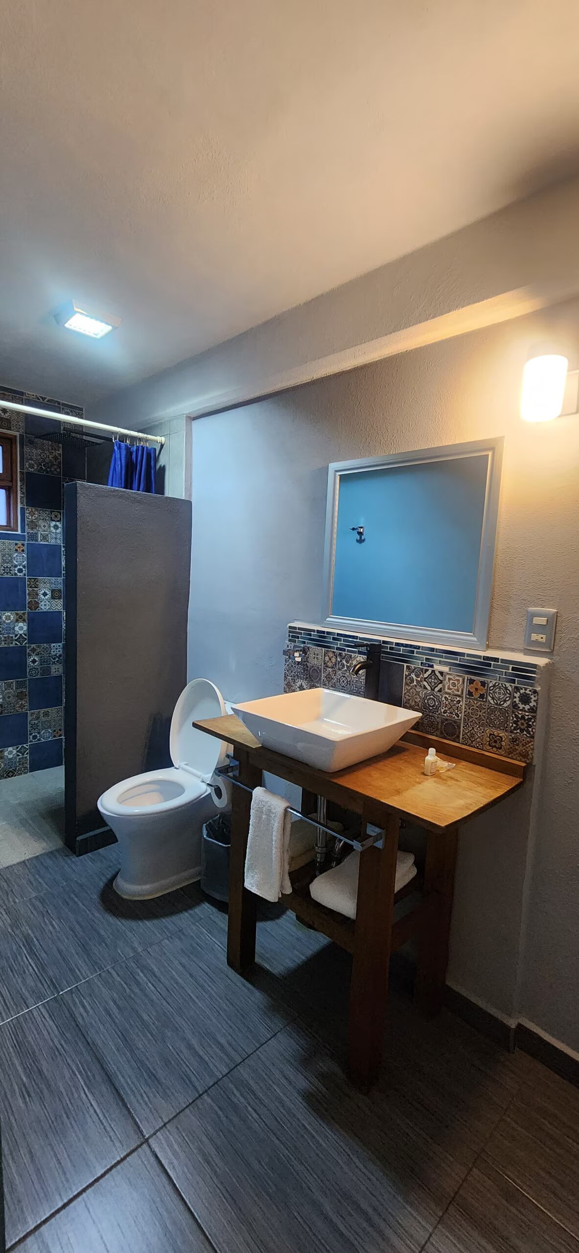 Baño de una habitación del Hotel Barem